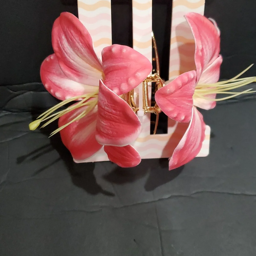 Oversized pink hibiscus flower gold tone hair jaw clip brand‎ new